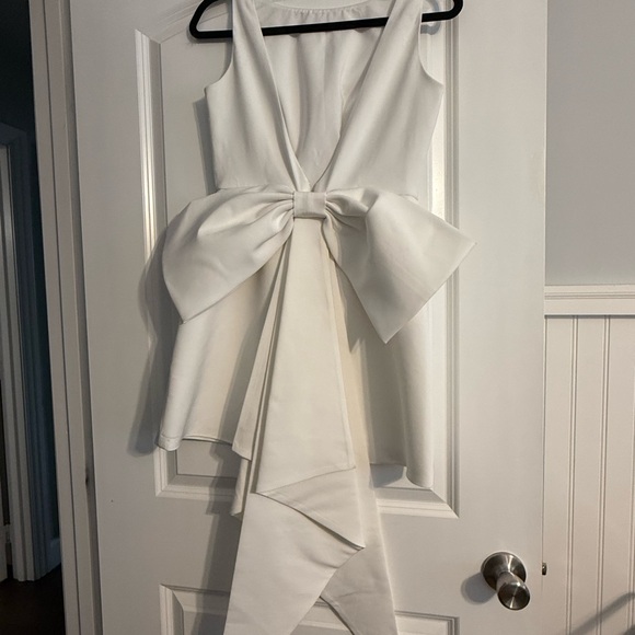 Sachin & Babi size 4 white dress with removable bow. - Picture 2 of 3